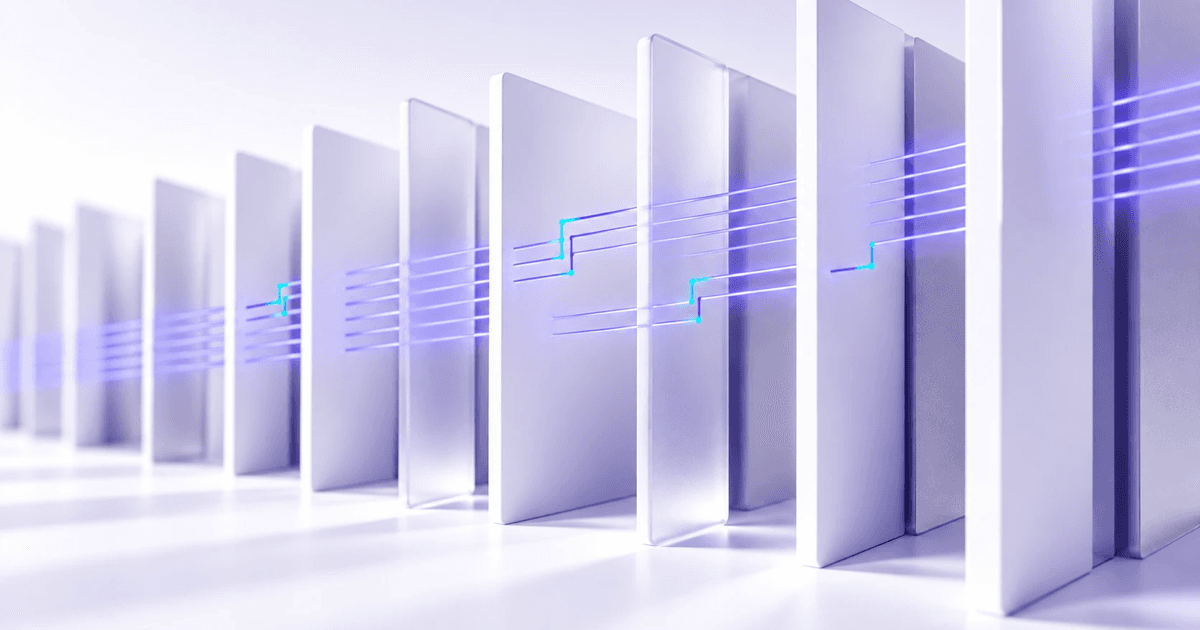 Render 3D abstracto: planos delgados blancos y lavanda en fila, atravesados por finas líneas violeta que pasan a una pista paralela en algunos planos